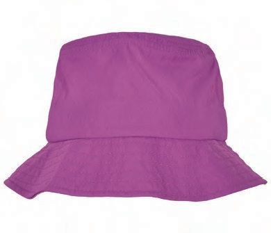 Ένα μωβ καπέλο-κουβάς σε λευκό φόντο.