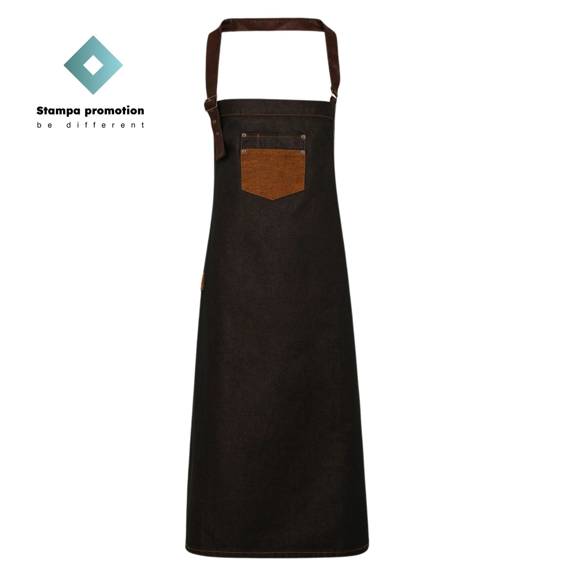 Μια μαύρη τζιν ποδιά με καφέ δερμάτινη τσέπη