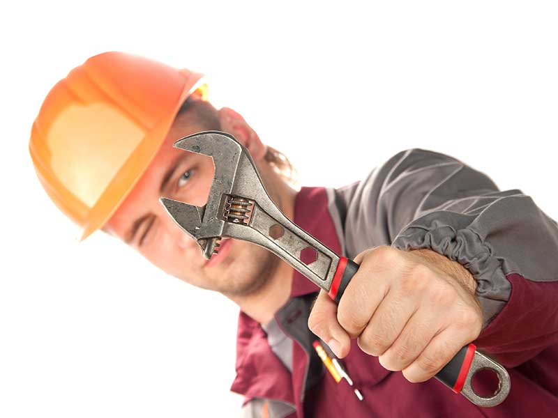 idraulico durante una riparazione