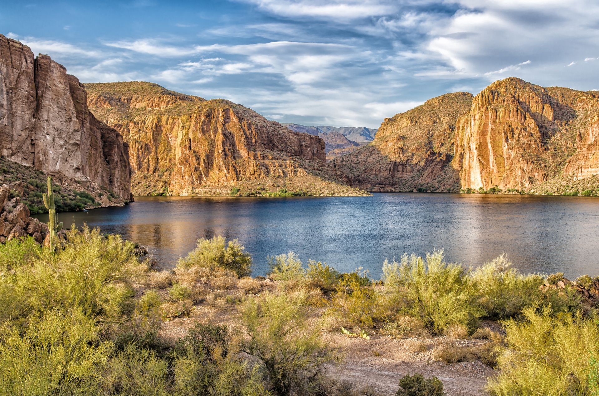 lakes to go boating at in Arizona