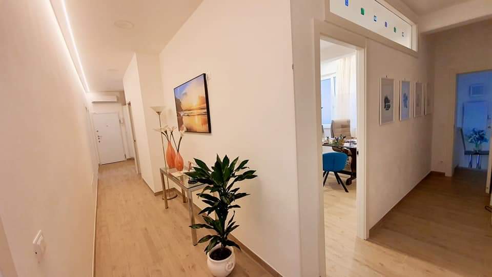 Giudice al lavoro con martelletto