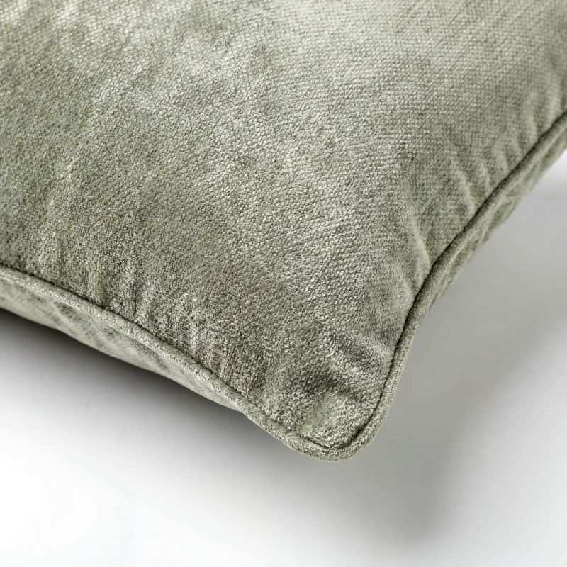 LEWY - sierkussen 30x50 cm - glansvelours - Green Milieu - groen