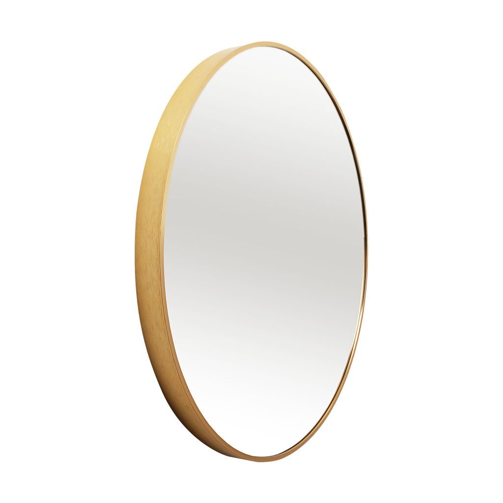 Een ronde wandspiegel met een dunne, metallic goudkleurige lijst tegen een effen achtergrond.