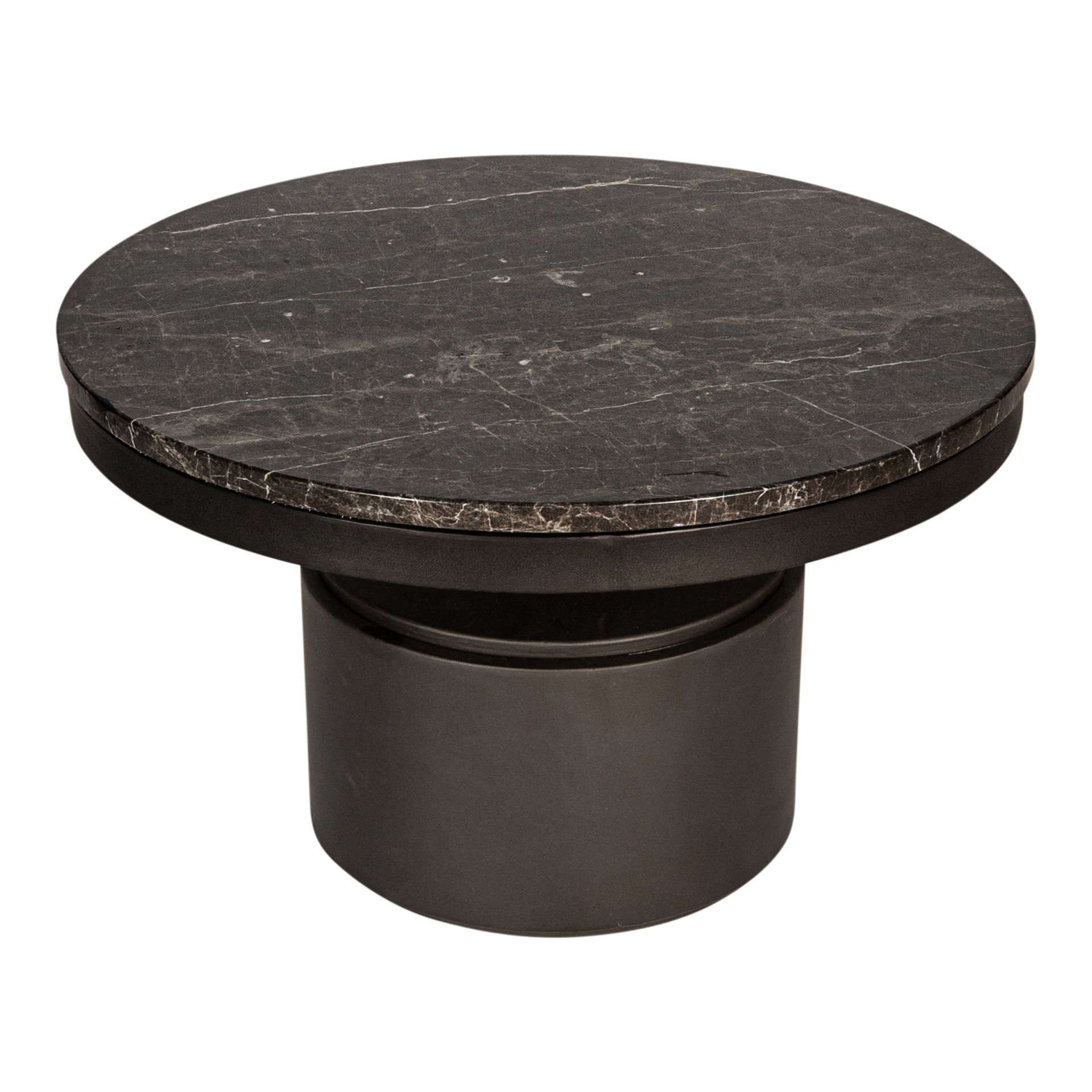 Zwarte ronde tafel met een dikke cilindrische voet op een witte achtergrond.