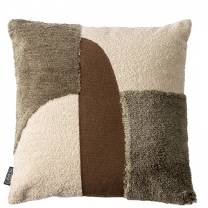 Vierkant sierkussen met abstract geometrisch patroon in beige, bruin en olijfgroen.