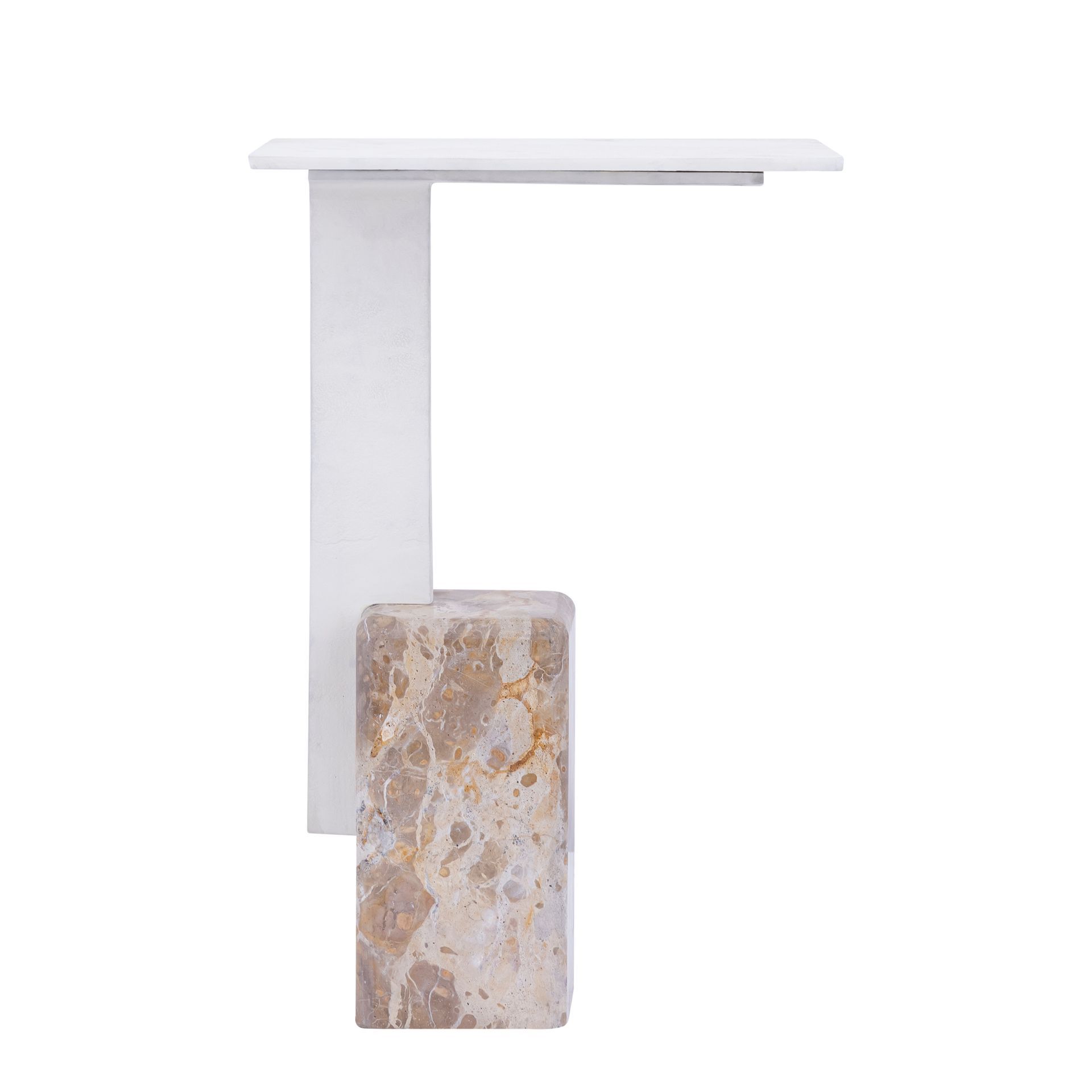 Moderne wandlamp met witte metalen kap en beige stenen accentblok.