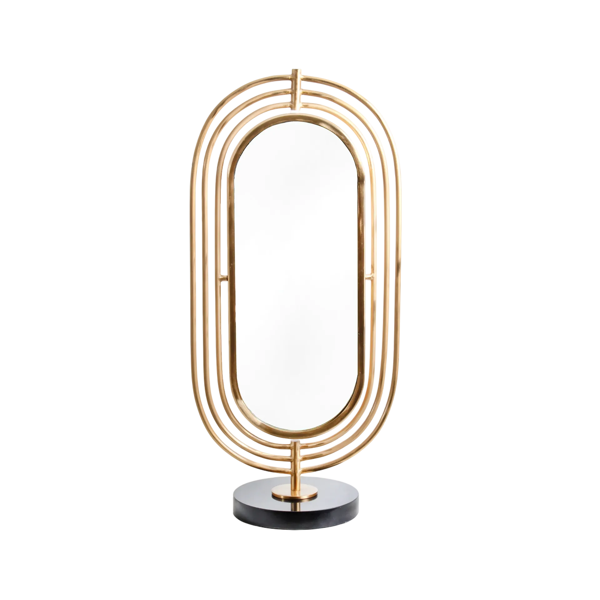 Gouden ovale tafellamp in sculptuurvorm op een zwarte ronde voet tegen een witte achtergrond.