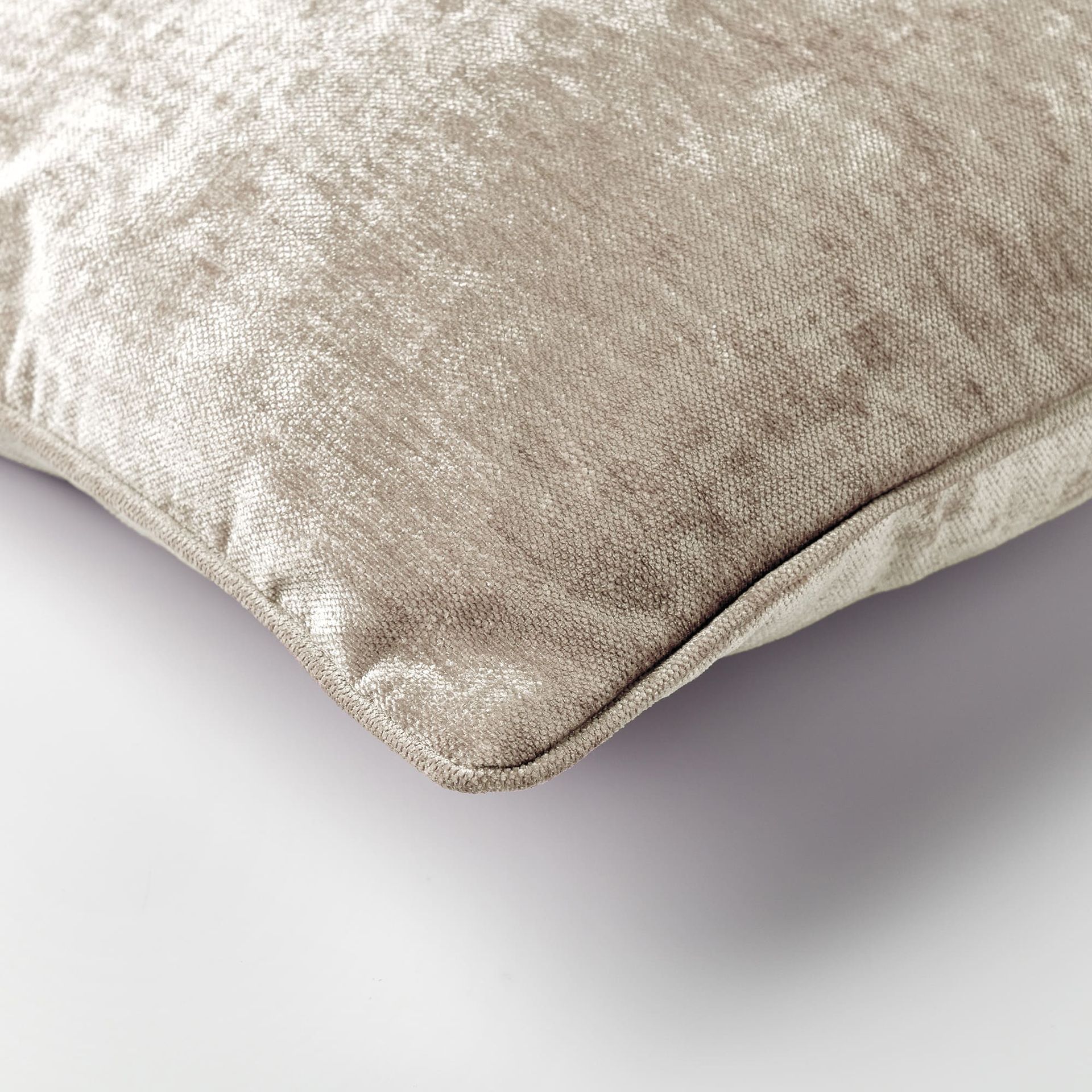 LEWY - sierkussen 30x50 cm - glansvelours - Pumice Stone - beige