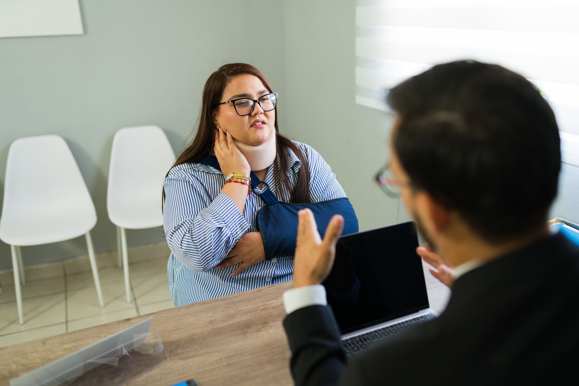 An injured woman is talking to a lawyer.
