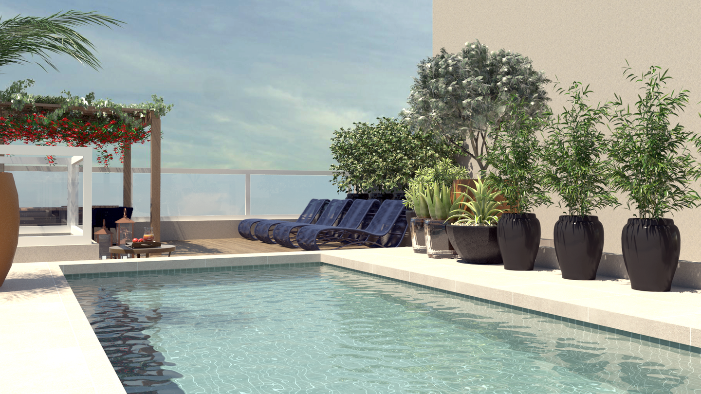 Piscina na cobertura com espreguiçadeiras, plantas em vasos e pérgola sob um céu parcialmente nublado.