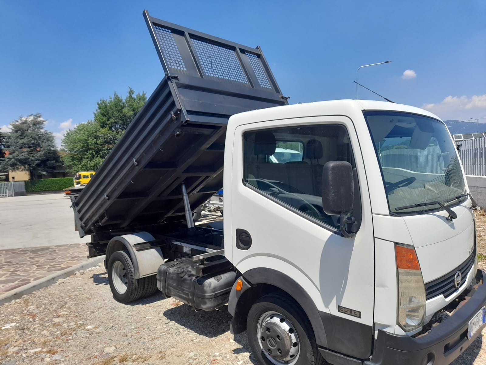 NISSAN CABSTAR RIBALTABILE