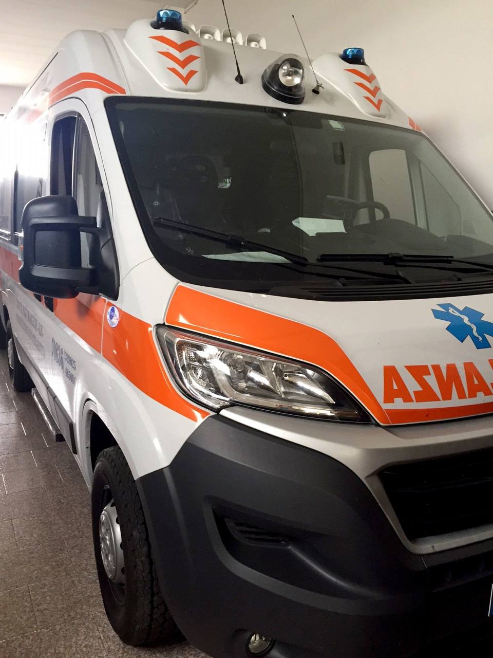 ambulanza per trasporto infermi