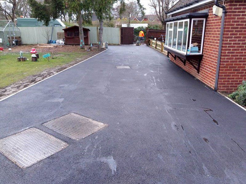 Graveling and asphalt