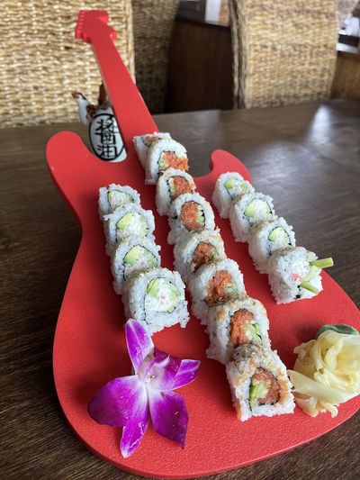 Fryse digtere planer Wok N' Roll - Sushi, Bar and Live Entertainment