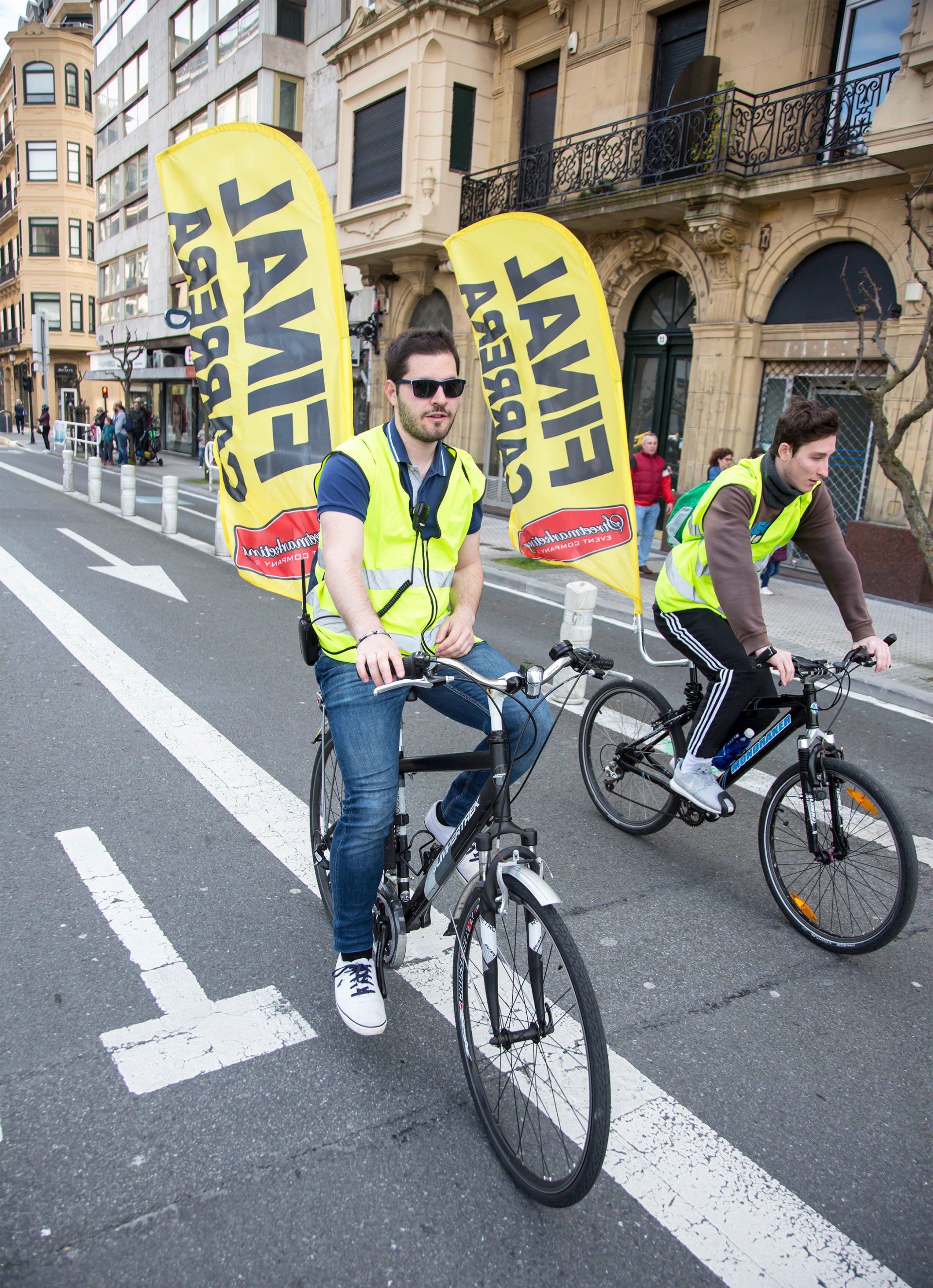 banderas liebre bicicleta