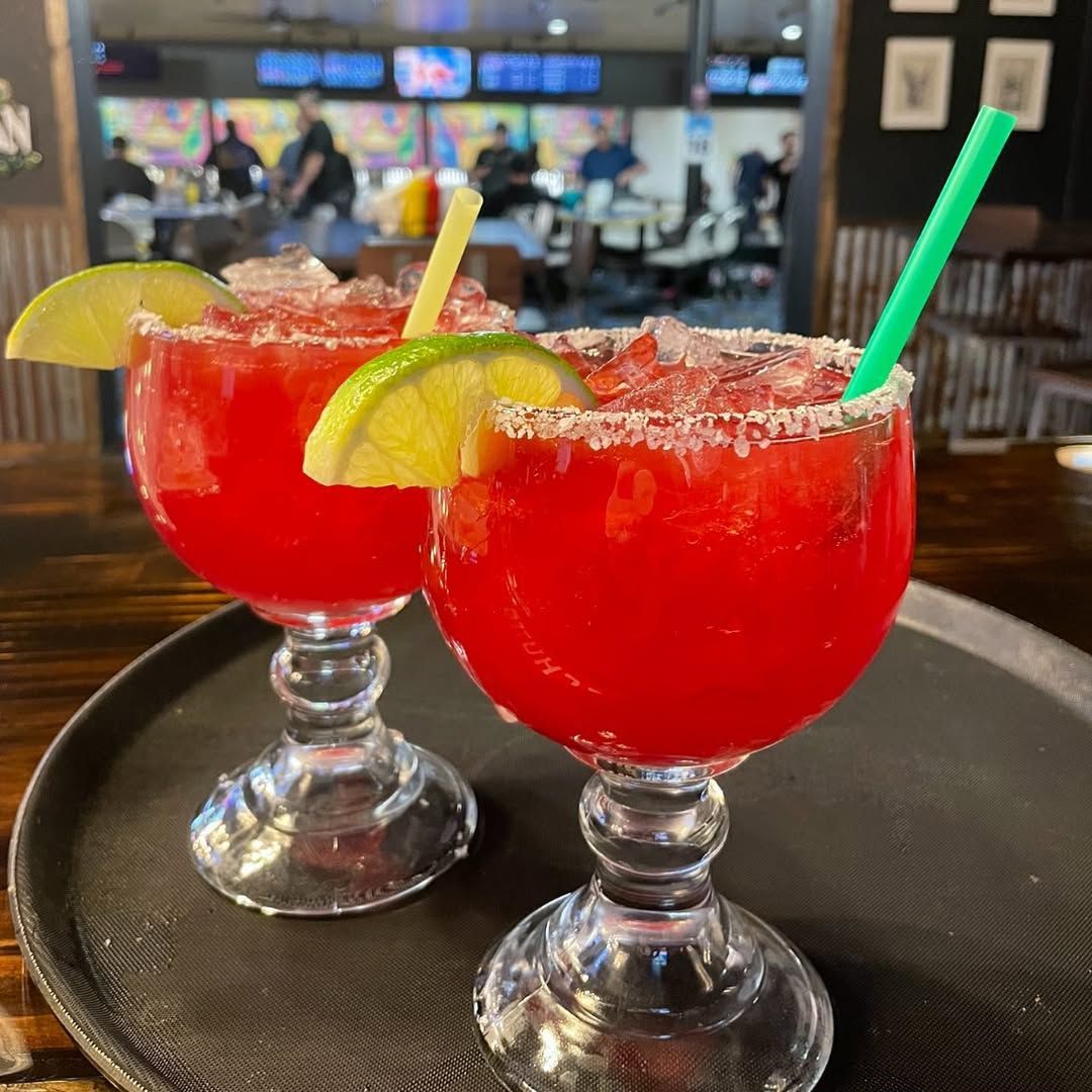 drinks at walkers bar in fairway lanes