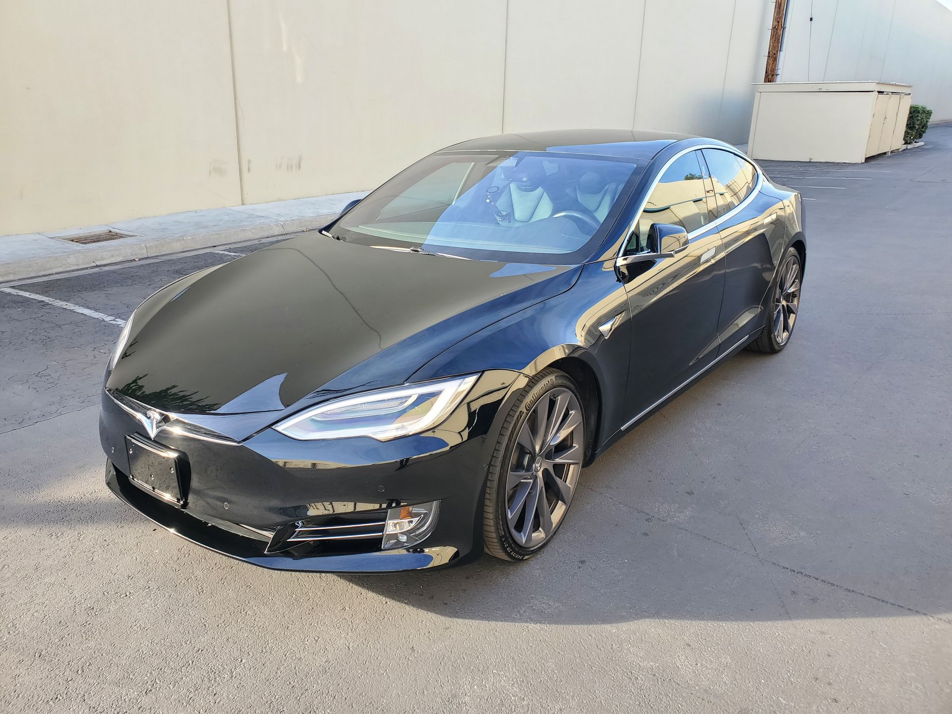 White Range Rover Sport SUV with black grille and accents.