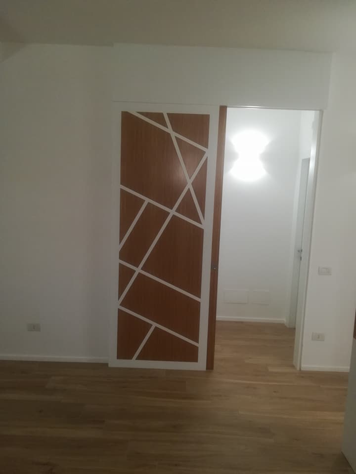 porta decorazione geometrica