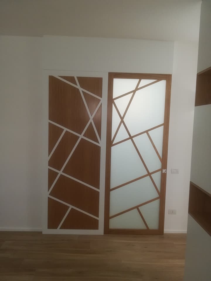 porta decorazione geometrica