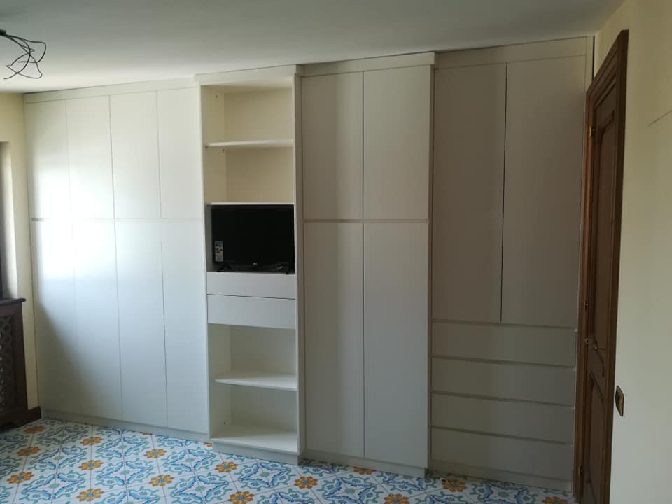 armadio laccato bianco