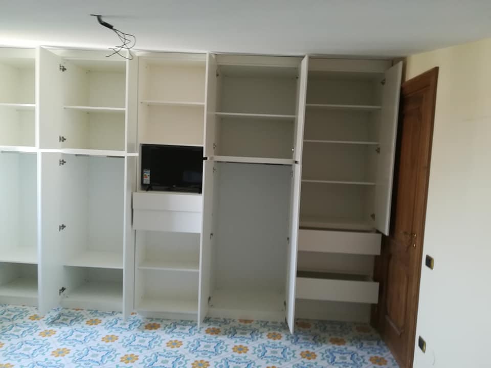 armadio laccato bianco