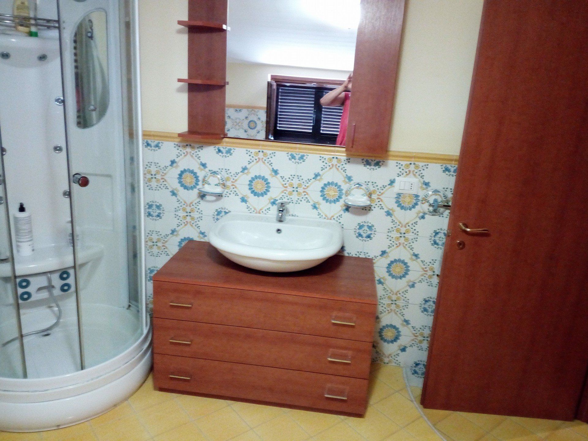 arredo bagno in legno
