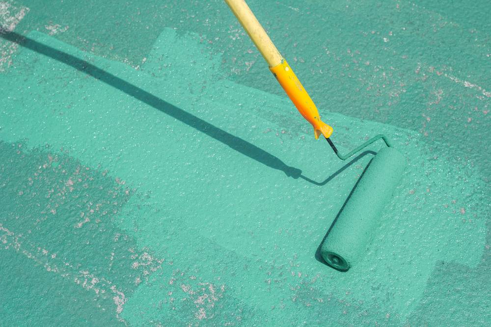 Rifacimento verniciatura tetto con rullo