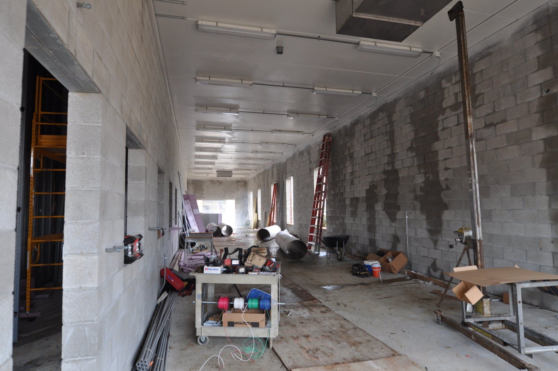 A long hallway with a table in the middle of it