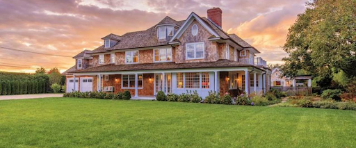 Sustainable luxury home in Long Island with traditional green home construction.