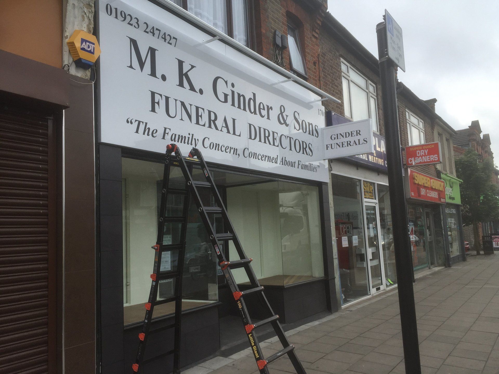 outdoor shop lighting watford sign shop lights watford commercial sign lights hertfordshire outdoor light signs watford led lighting trough hertfordshire