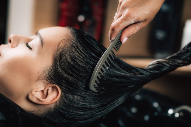 Hairdresser Brushing Womans Long Black Hair VRJ6ZW2 640w 