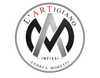 Logo circolare nero, grigio e rosso con la scritta “L'ARTIGIANO INFISSI ANDREA MORETTI” e le iniziali “AM” stilizzate.