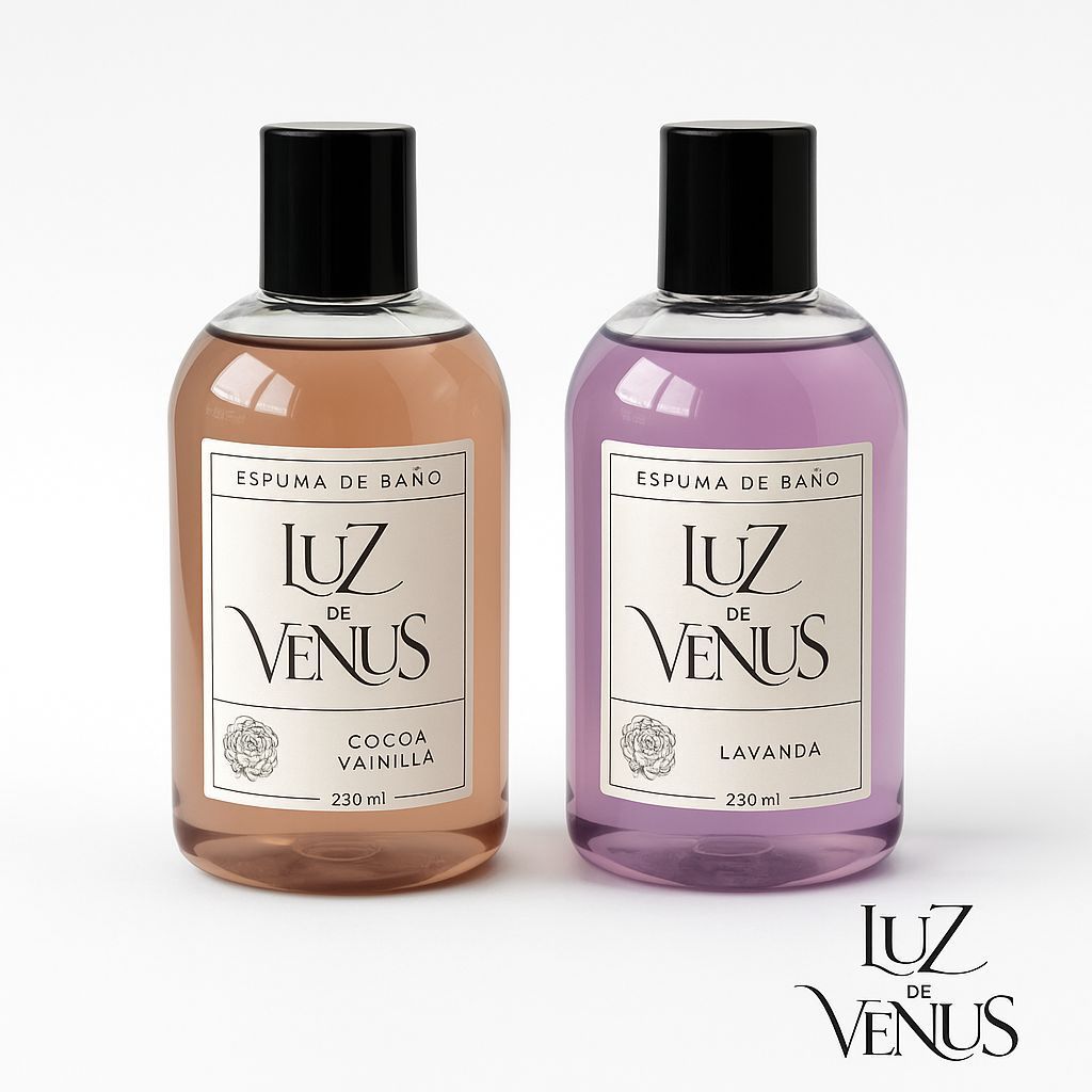 Dos frascos de vidrio de perfume “Luz de Venus”, uno melocotón, otro lavanda, tapones negros, etiqueta blanca, logotipo.