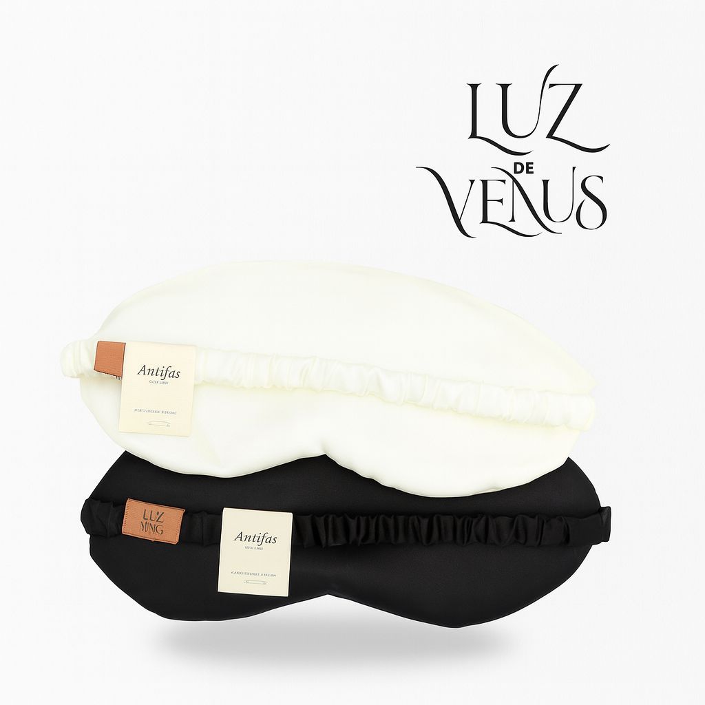 Dos máscaras para dormir: blanca y negra, con bandas elásticas y etiquetas.