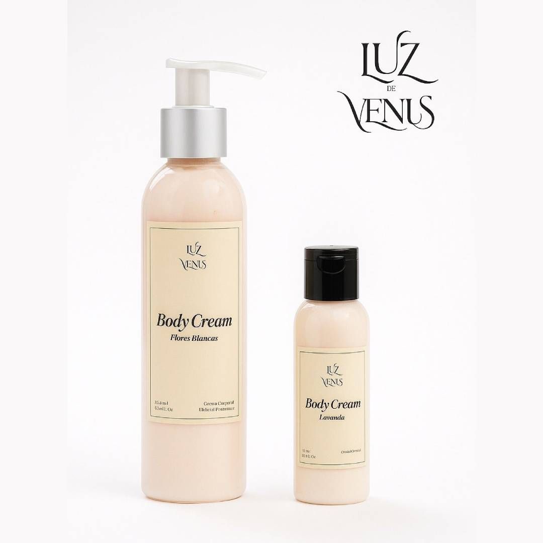 Dos frascos de crema corporal de Luz Venus. Uno con dosificador y otro más pequeño.