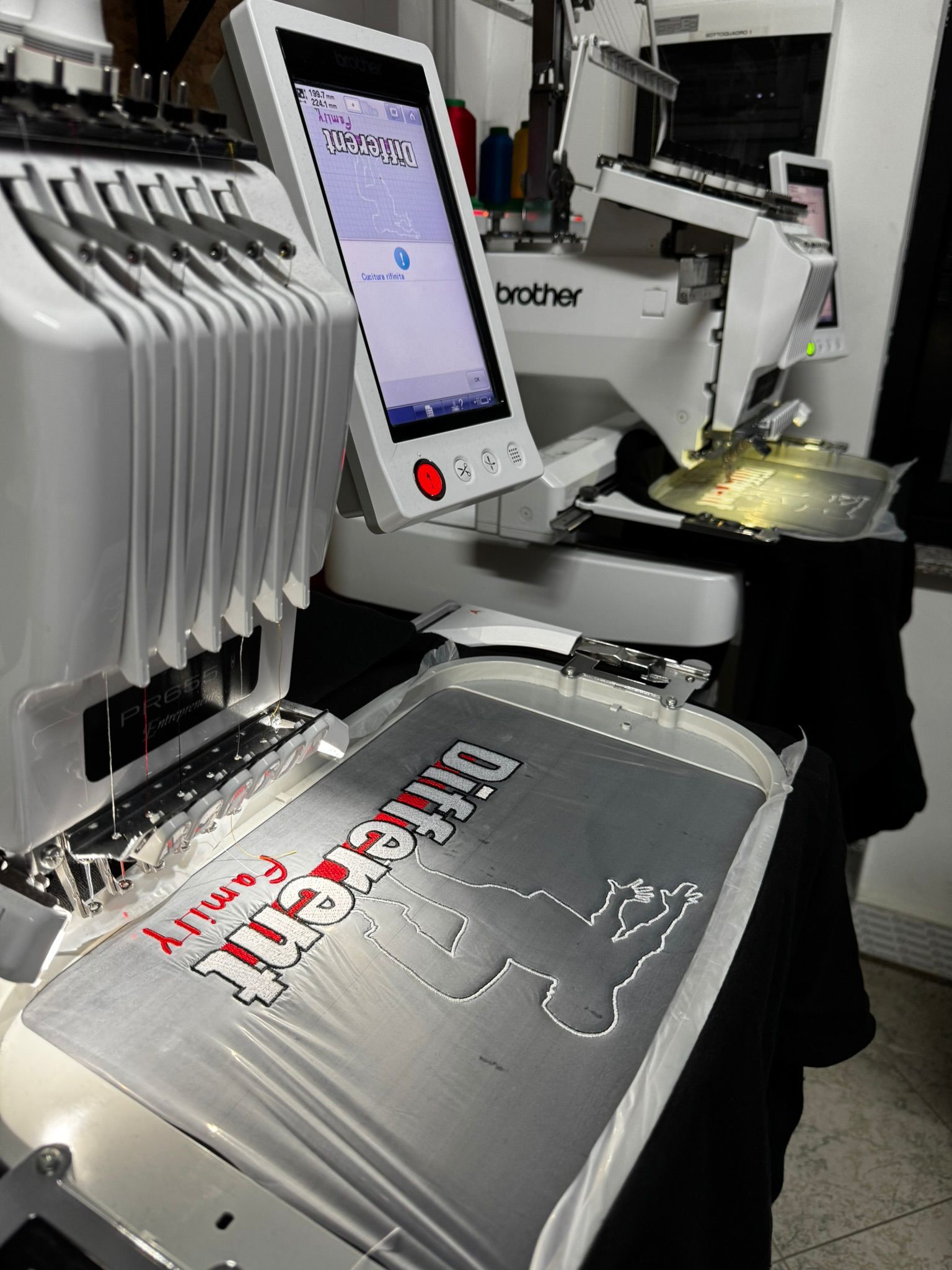 stampa e ricamo su tessuto