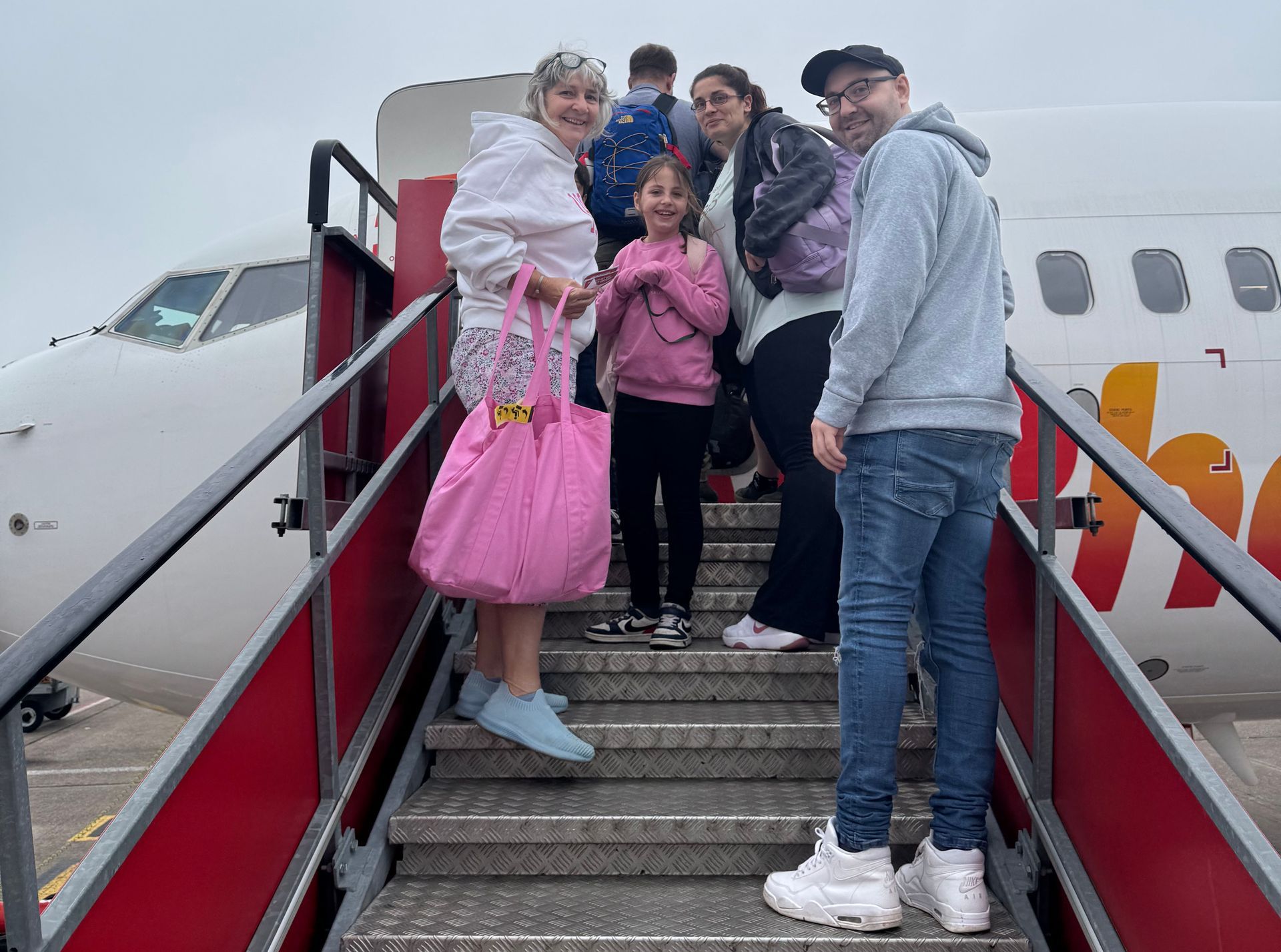 A.M.P. airport taxi transfers from Narborough to East Midlands airport