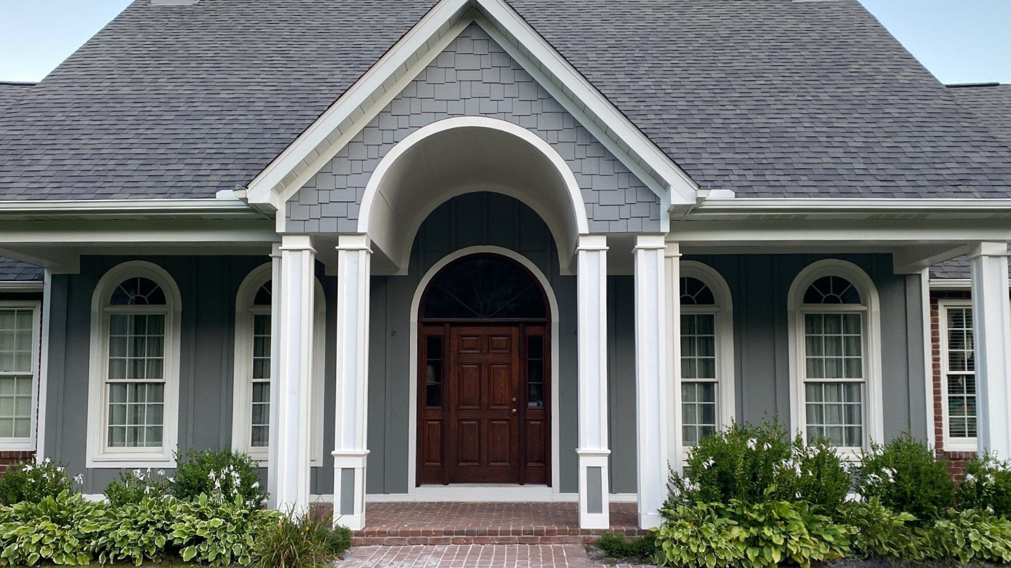 Cleaning vinyl siding with detergent before painting