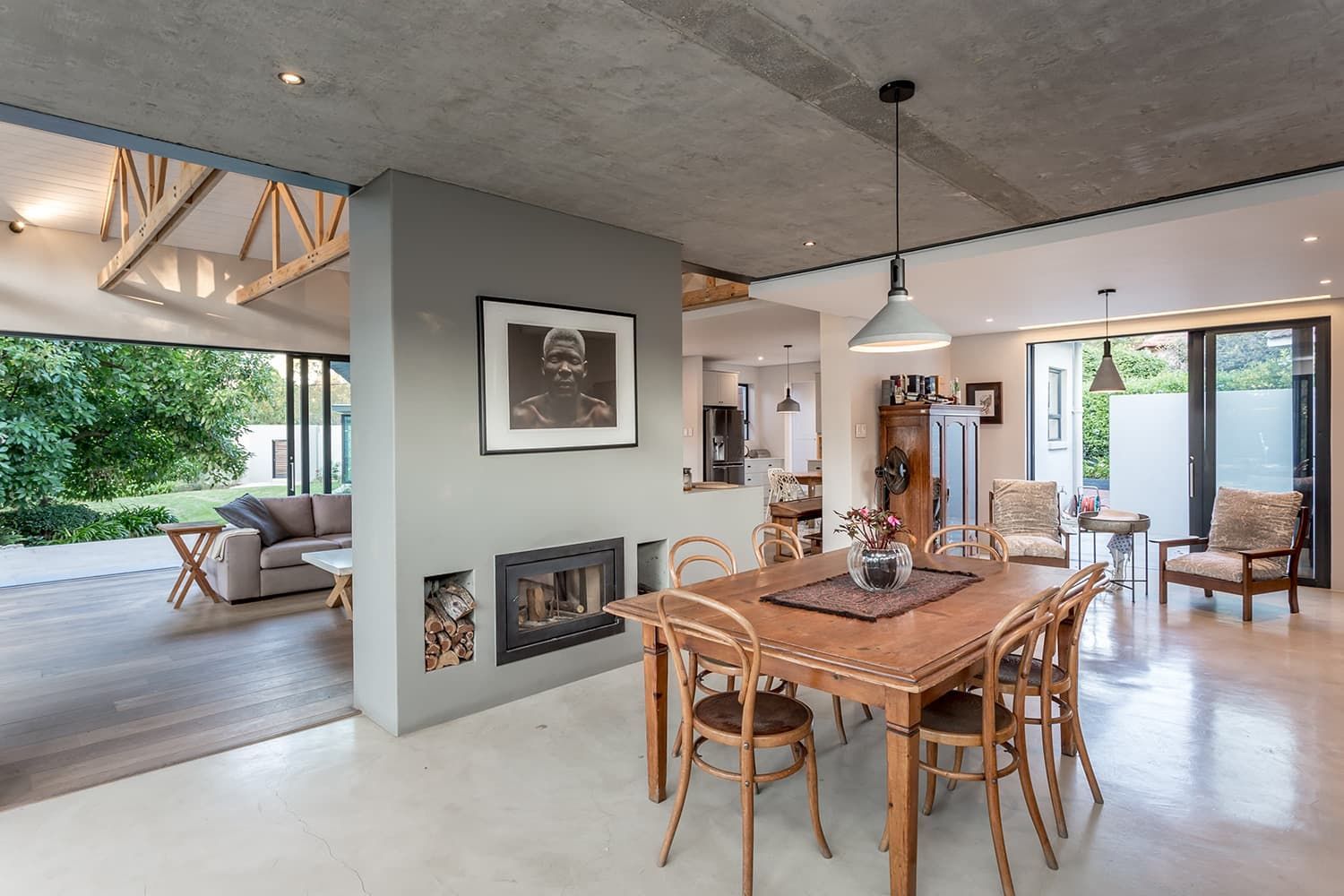 There is a dining table and chairs in the middle of the room.