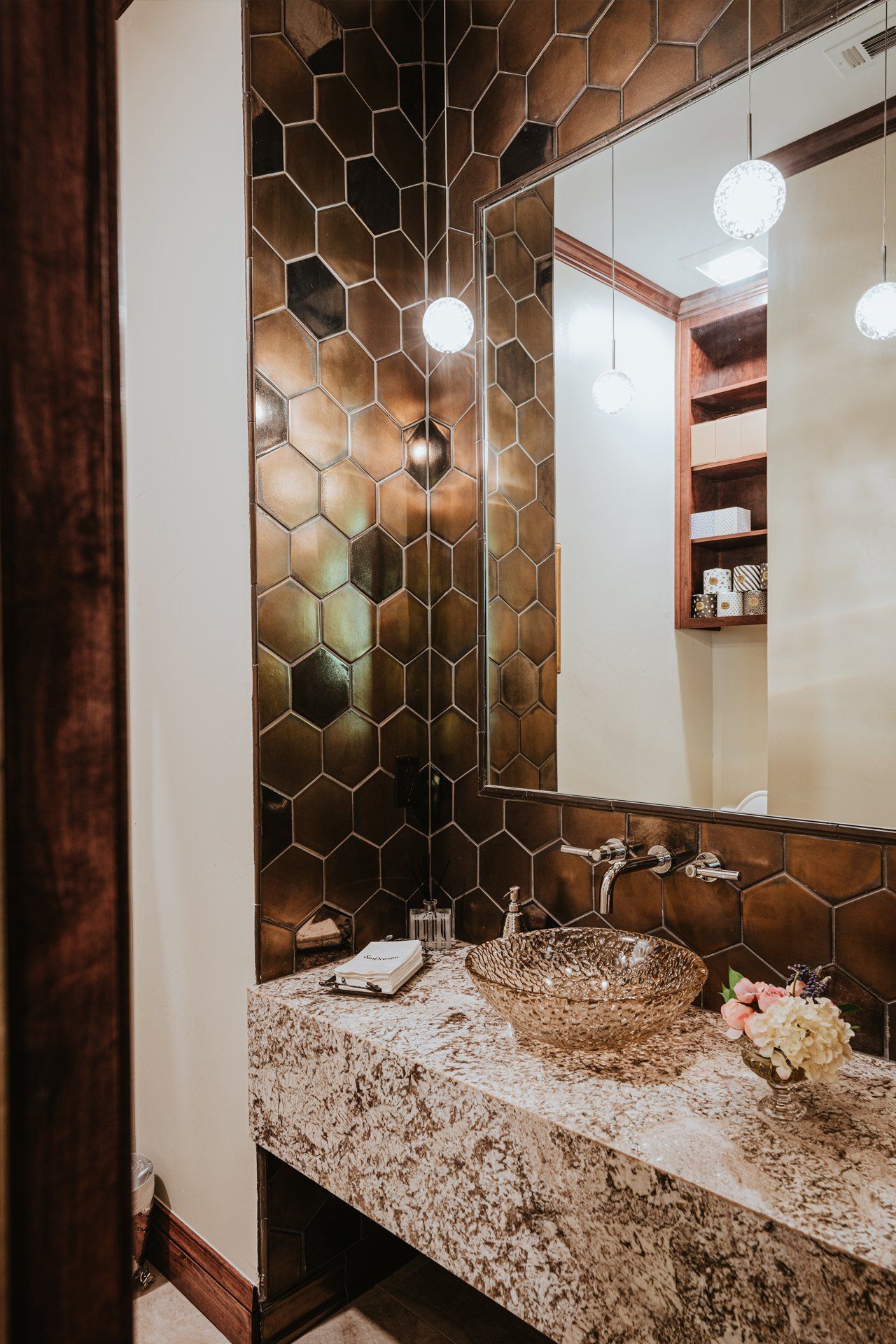 A bathroom with a sink and a mirror.