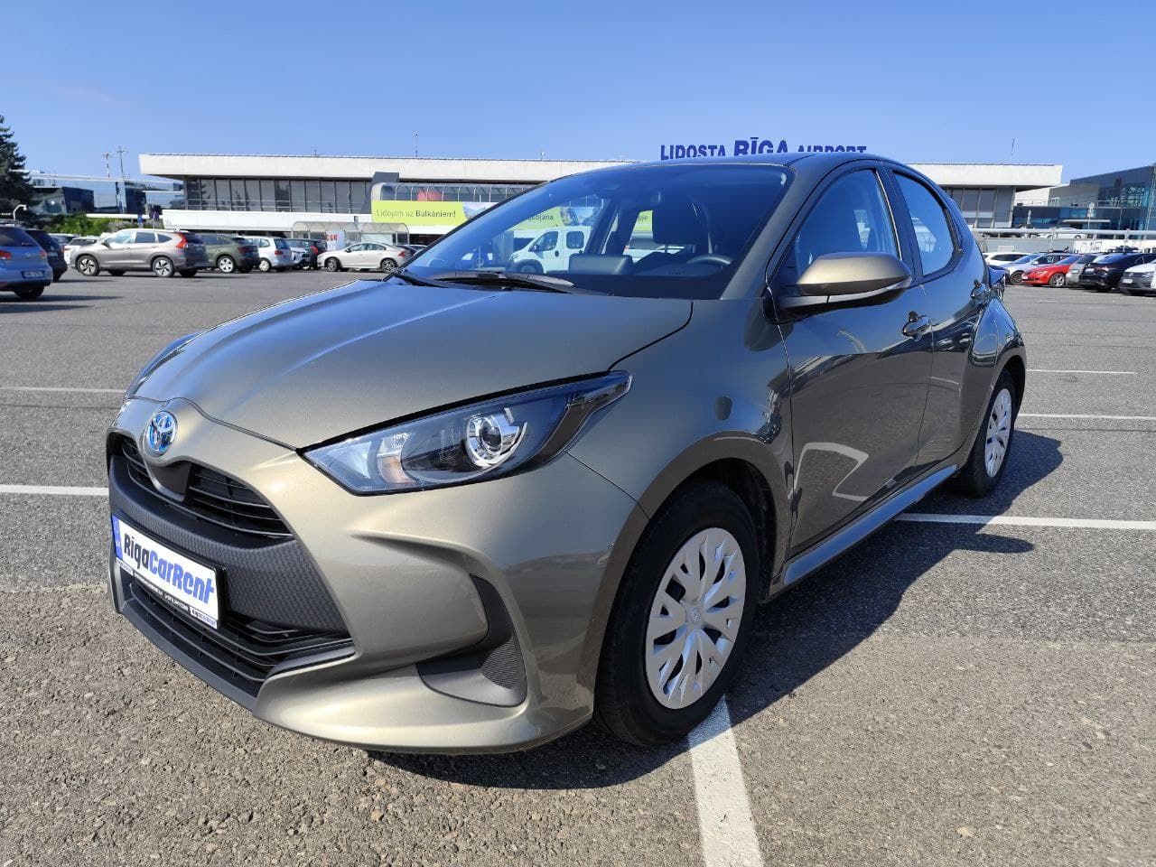 Toyota Yaris, 2021  / 15000km gadā / Automāts - Ilgtermiņa nomas piedāvājums tikai 550 eiro