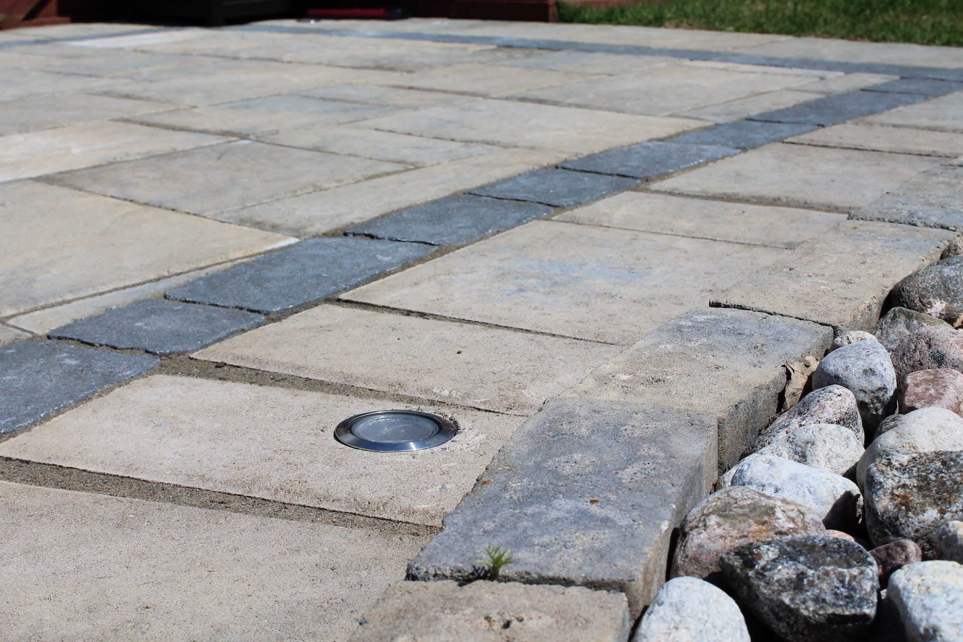 grey and beige unistone brick pattern