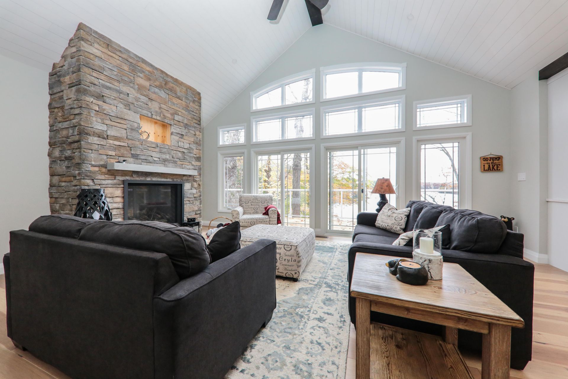 A living room filled with furniture and a fireplace.