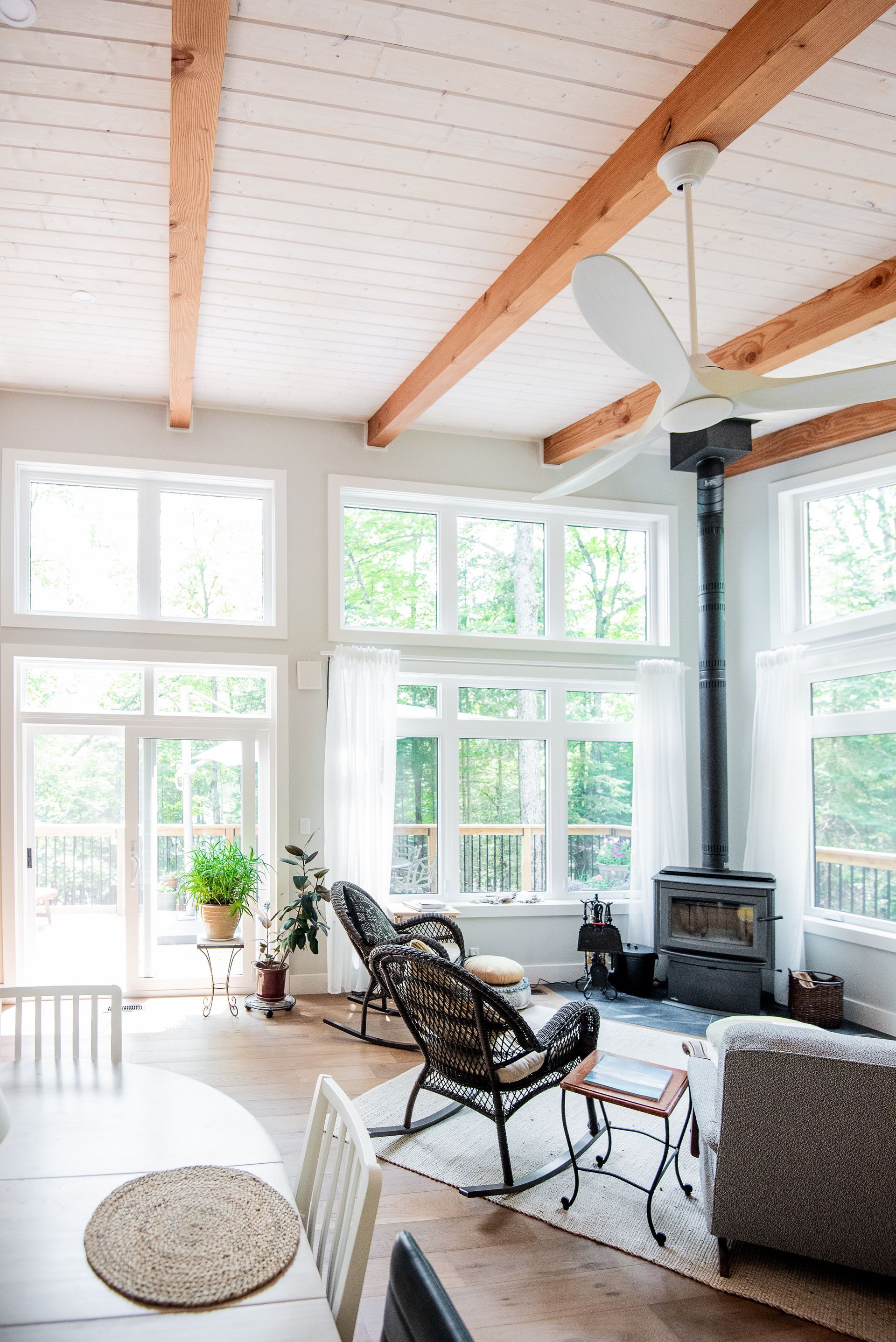 A living room filled with furniture and a ceiling fan.