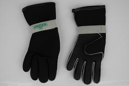 handschoenen in water, ergotec handschoenen, neopreen handschoenen, KlikLoc, Pama, GLO2S, werken met water in de winter, ramen wassen, vensters wassen