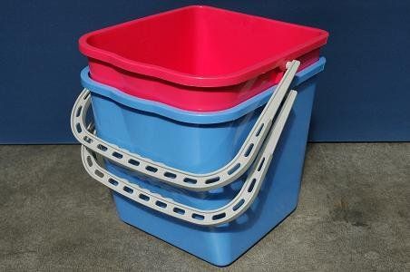 emmer, emmer 15 liter, emmer 25 liter, emmer met uitgiettuit, stevige emmer, sterke emmer, 4530, 4531, 4550, 4551, Pama emmer