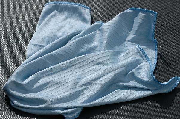 Spiegeldoek, ramendoek, glasdoek, fijne doek, zachte doek, doek voor vensters, doek voor glas, Pama, doek voor spiegels, doek voor autoruiten