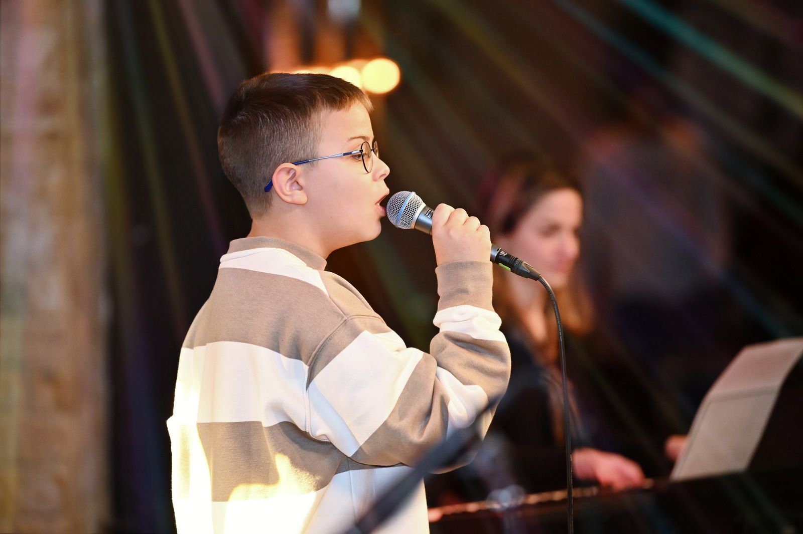 צילום מופע שירי רוק - צילום סטילס / וידאו