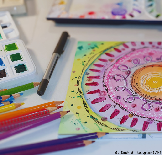 Einfach zu malendes Mandala mit Aquarellfarben, Buntstiften und Finelinern