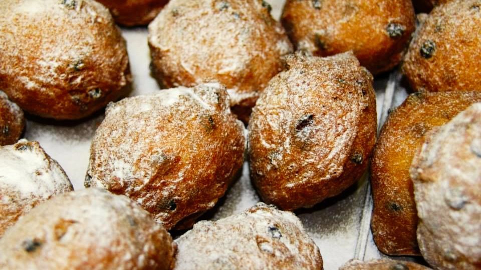 oliebollen met poedersuiker